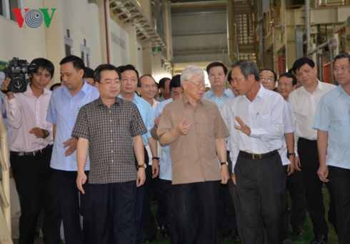 Tổng Bí thư, Chủ tịch nước Nguyễn Phú Trọng đã đến thăm Công ty cổ phần Gỗ MDF VRG Kiên Giang.