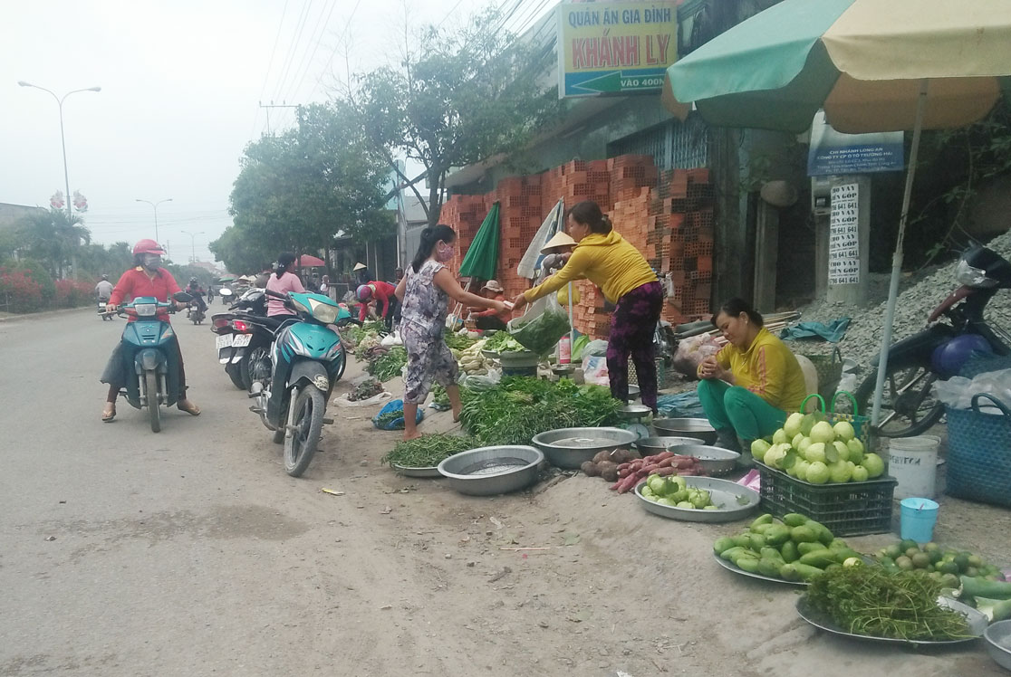 Chợ tự phát vẫn còn tồn tại ở nhiều khu vực