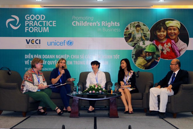 Forum looks to promote children’s rights in business Experts share good practices to promote children's rights in business. (Photo: VNA)