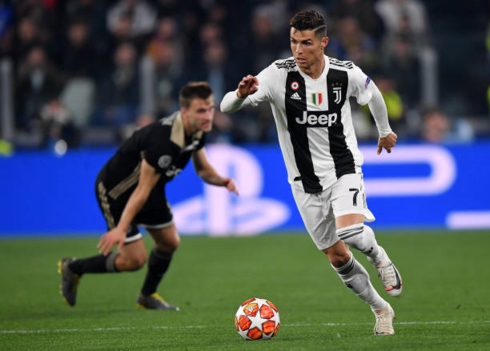 Ronaldo “nổ súng”, Juventus vẫn gục ngã trước Ajax