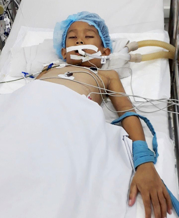 Em Nguyễn Minh Anh đang nằm điều trị tại Bệnh viện Nhi đồng 1, TP.HCM