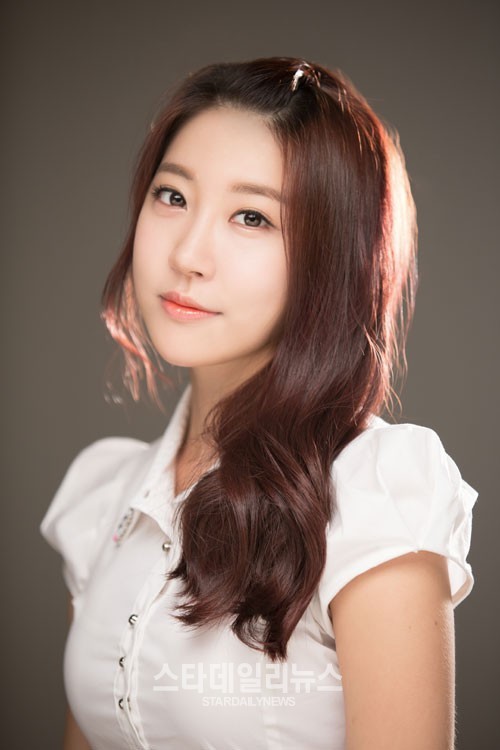 Han Yeon Soo sở hữu gương mặt xinh đẹp và nụ cười 