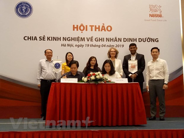 Bộ Y tế ký kết hợp tác nâng cao kiến thức dinh dưỡng hợp lý cho người dân. (Ảnh: PV/Vietnam+)