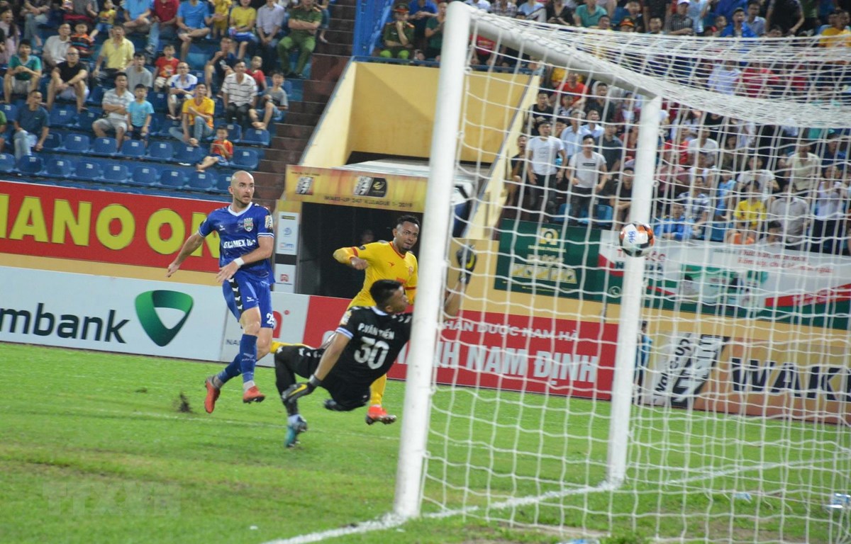 Kết quả V-League: HAGL thua Quảng Nam, Nam Định hạ Bình Dương