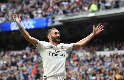 Benzema lập hat-trick, Real thắng dễ Bilbao