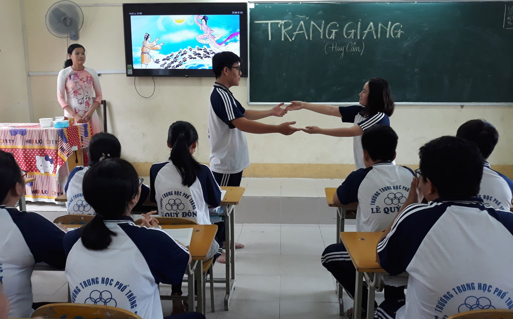 Học sinh Trường THPT Lê Quý Đôn thực hiện tiểu phẩm văn học với tác phẩm Ngưu Lang Chức Nữ