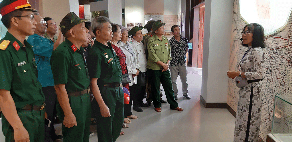 Đoàn đến thăm Di tích lịch sử Khu Căn cứ Xứ ủy và Ủy ban Hành chính Kháng chiến Nam bộ giai đoạn 1946-1949 