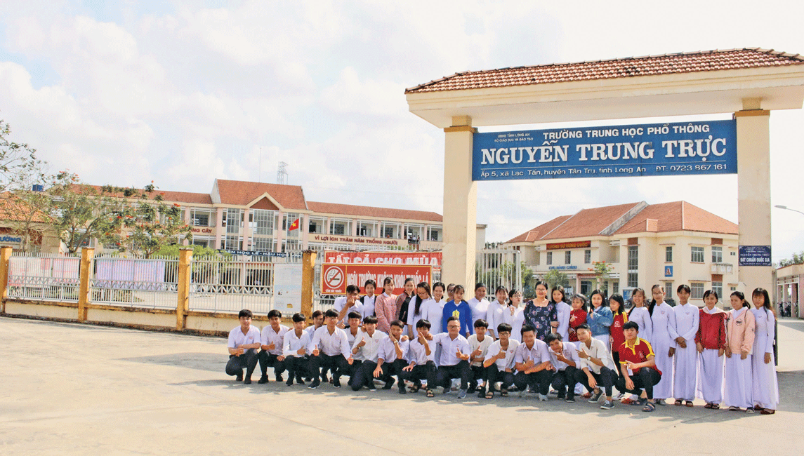 Dạy và học tại Trường THPT Nguyễn Trung Trực (huyện Tân Trụ) là niềm tự hào đối với các thế hệ thầy và trò