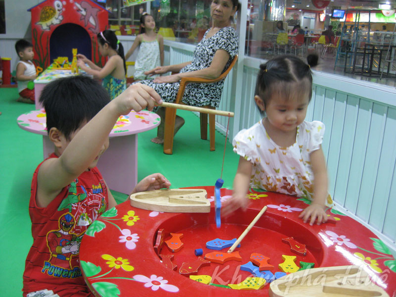 Công nhân và kế hoạch nghỉ lễ Những ngày nghỉ lễ, công nhân, lao động thường đưa con đến các khu vui chơi để vừa tiết kiệm, vừa không phải đi xa