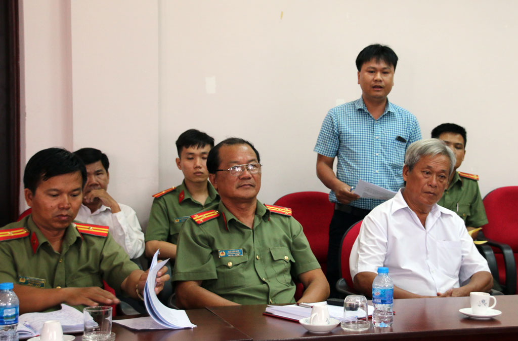 Mỗi phóng viên là một an ninh viên