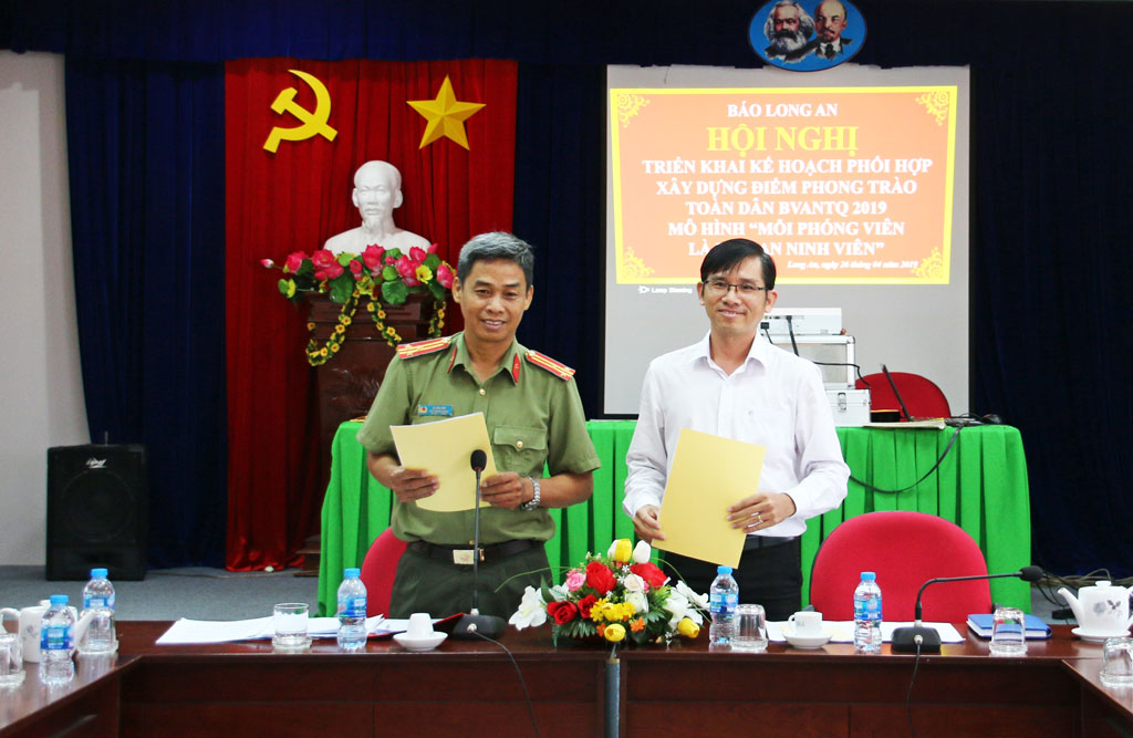 Mỗi phóng viên là một an ninh viên