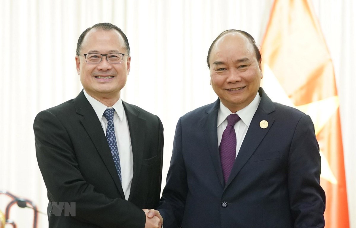 Thủ tướng Nguyễn Xuân Phúc tiếp Chủ tịch Tập đoàn Sunwah của Hongkong-Trung Quốc, ông Jonathan Choi. (Ảnh: Thống Nhất/TTXVN)