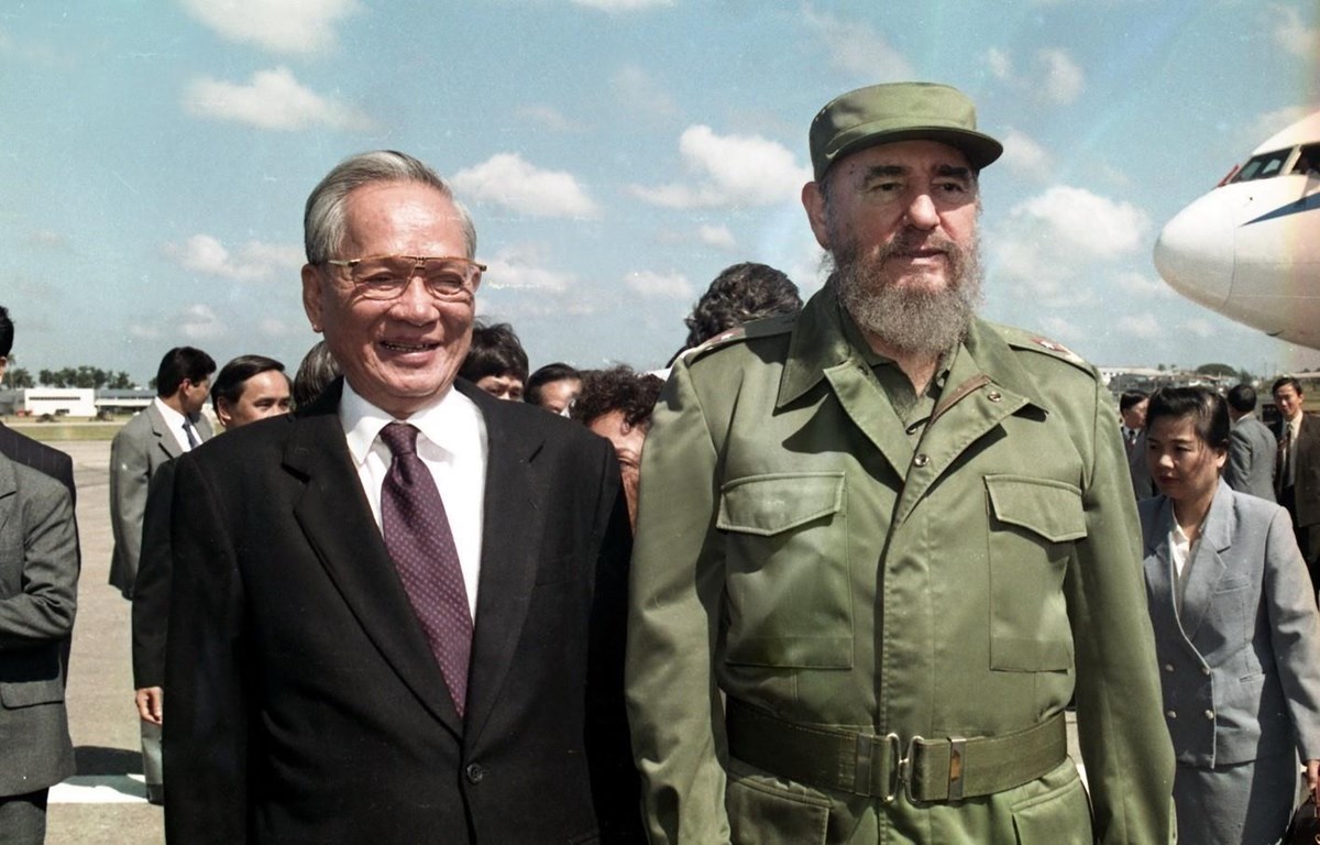 Chủ tịch nước Lê Đức Anh và Chủ tịch Cuba Fidel Castro trong chuyến thăm hữu nghị chính thức Cuba, từ ngày 12-17/10/1995. (Ảnh: Cao Phong/TTXVN)