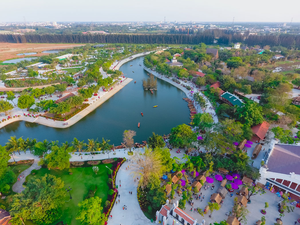 One day going backpacking tourism in Long An Happyland is an attractive destination for tourists