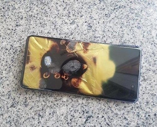 Hình ảnh được cho là chiếc Galaxy S10 5G bị cháy nổ. (Nguồn: phonearena.com)