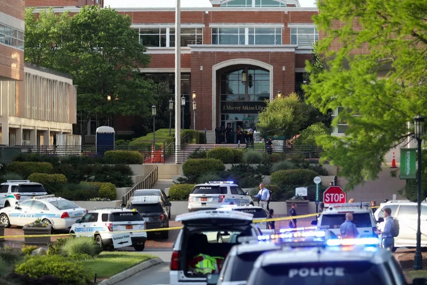 Cảnh sát phong tỏa hiện trường vụ nổ súng tại Đại học Bắc Carolina, Charlotte, bang Bắc Carolina. (Nguồn: AFP)