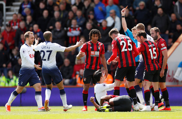 Son Heung Min và Foyth nhận thẻ đỏ, Tottenham trắng tay trước Bournemouth
