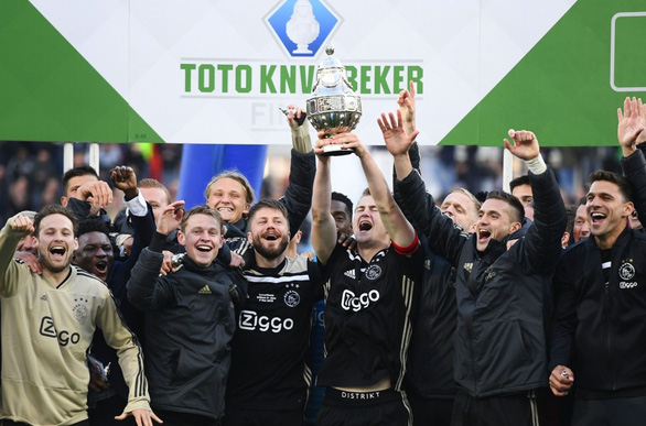 Ajax vô địch Cúp quốc gia, mơ về cú ăn ba lịch sử