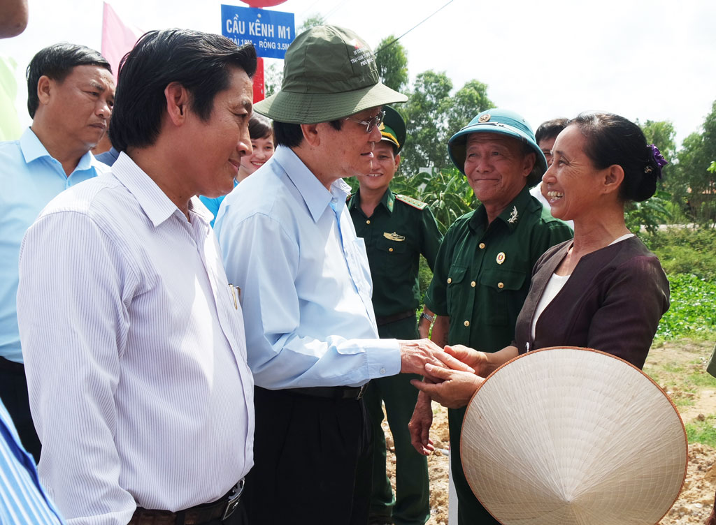 Standing Deputy Prime Minister attends inauguration of school and rural bridges in Long An