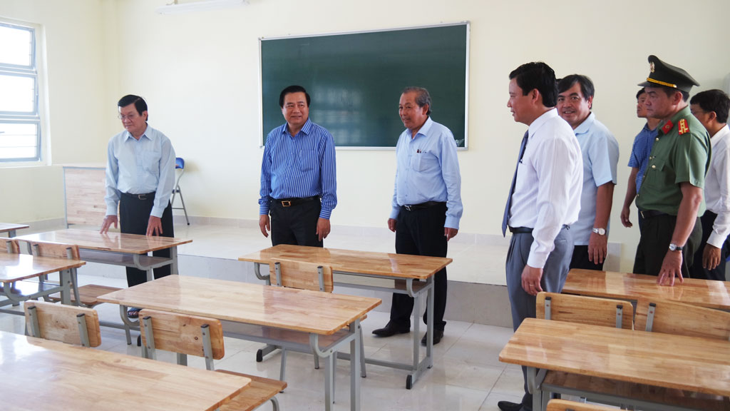 Standing Deputy Prime Minister attends inauguration of school and rural bridges in Long An