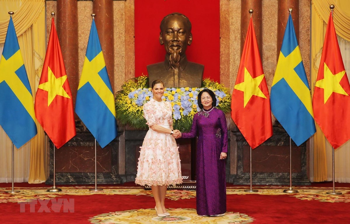 Phó Chủ tịch nước Đặng Thị Ngọc Thịnh với Công chúa kế vị Thụy Điển Victoria Ingrid Alice Desiree. (Ảnh: Lâm Khánh/TTXVN)