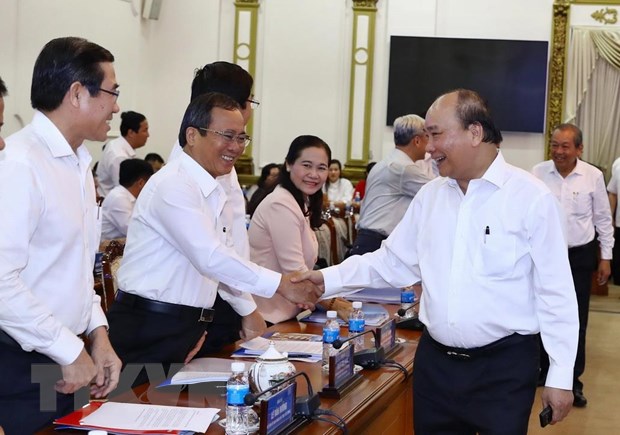Thủ tướng Nguyễn Xuân Phúc, Trưởng Tiểu ban Kinh tế-Xã hội với các đại biểu tại buổi làm việc. (Ảnh: Thống Nhất/TTXVN)