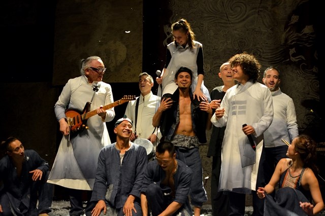 Musician Nguyen Le (second from left) and Vietnamese expatriate artists will perform in Hanoi and HCM City (Photo: L'espace)