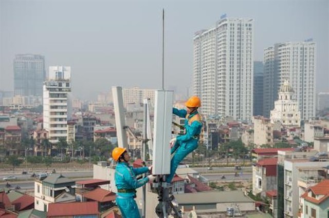 Telecommunication network companies have added more 4G transceiver stations to meet rising customer demand (Photo: VNA)