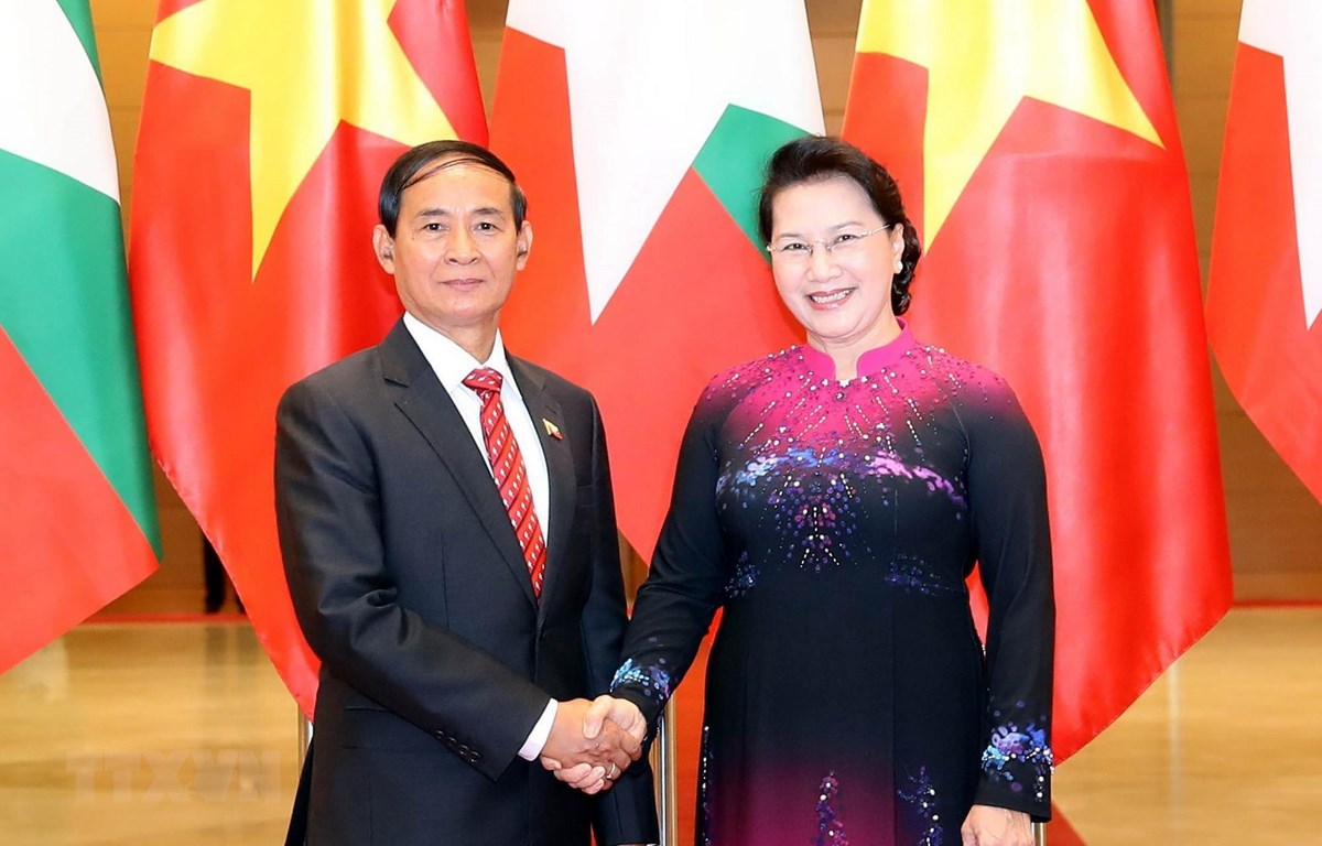 Chủ tịch Quốc hội Nguyễn Thị Kim Ngân hội kiến Tổng thống Myanmar Win Myint. (Ảnh: Trọng Đức/TTXVN)