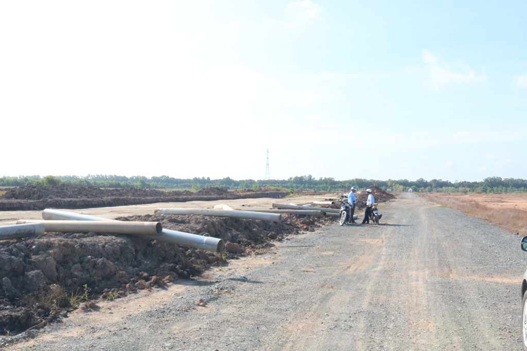 Dự án Khu công nghiệp, Khu đô thị Việt Phát có diện tích gần 2.000ha đến nay vẫn là bãi đất trống