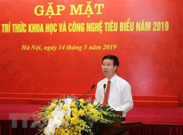 Gặp mặt trí thức khoa học và công nghệ tiêu biểu năm 2019 Trưởng Ban Tuyên giáo Trung ương Võ Văn Thưởng phát biểu tại buổi gặp mặt. (Ảnh: Phương Hoa/TTXVN)