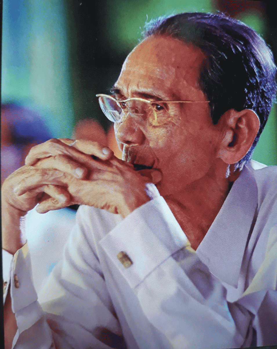 Nghệ nhân nhân dân Bảy Vân - Một danh cầm vang tiếng Hơn 80 tuổi đời, 70 năm gắn bó với cây đờn và nghệ thuật đờn ca tài tử, giờ đây, có thể nói, Nghệ nhân nhân dân Bảy Vân đã hoàn thành sứ mệnh của mình