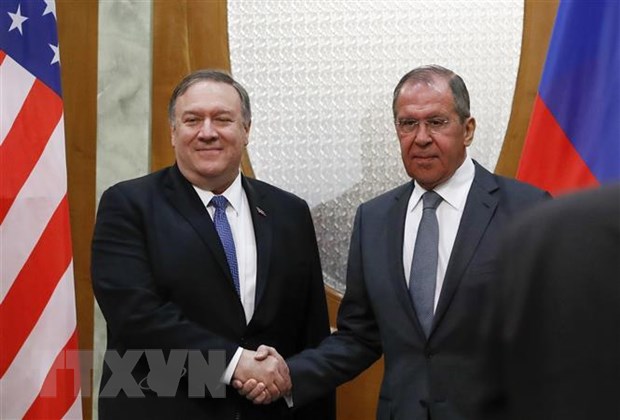 Ngoại trưởng Nga Sergei Lavrov (phải) trong cuộc gặp Ngoại trưởng Mỹ Mike Pompei tại Sochi (Nga) ngày 14/5/2019. (Ảnh: AFP/TTXVN)