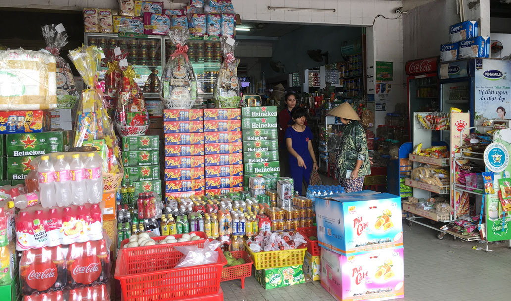 Giá điện, xăng tăng - giá cả thị trường “nhích” dần Sau khi giá xăng, điện tăng, trên thị trường, các mặt hàng tiêu dùng đã “nhích” giá