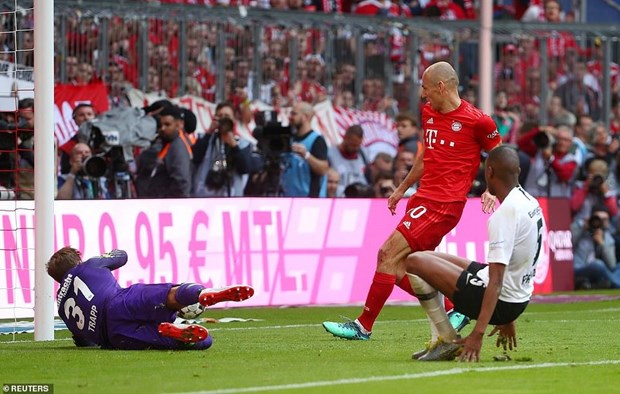 Robben cũng khép lại hành trình cùng Bayern ở Bundesliga bằng 1 pha lập công.