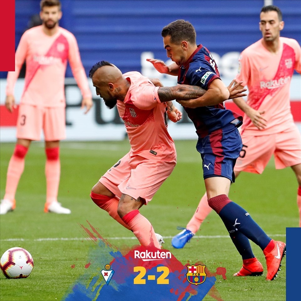 Barca gặp nhiều khó khăn trên sân Eibar. 