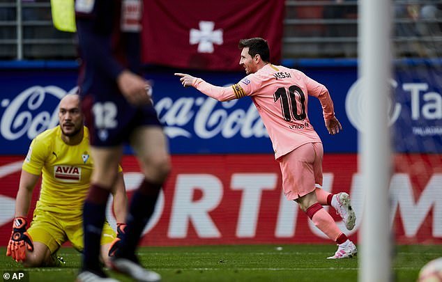 Tuy nhiên, Messi nhanh chóng lập cú đúp để giúp Barca dẫn ngược Eibar