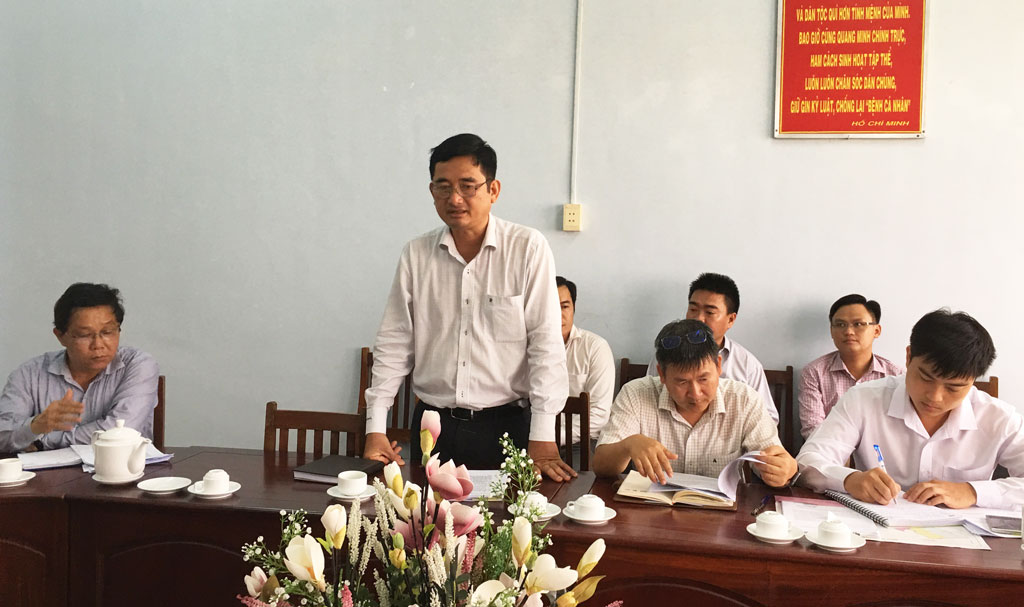 Vice Chairman of the Provincial People's Committee - Pham Van Canh proposed Duc Hoa district to handle waste soon