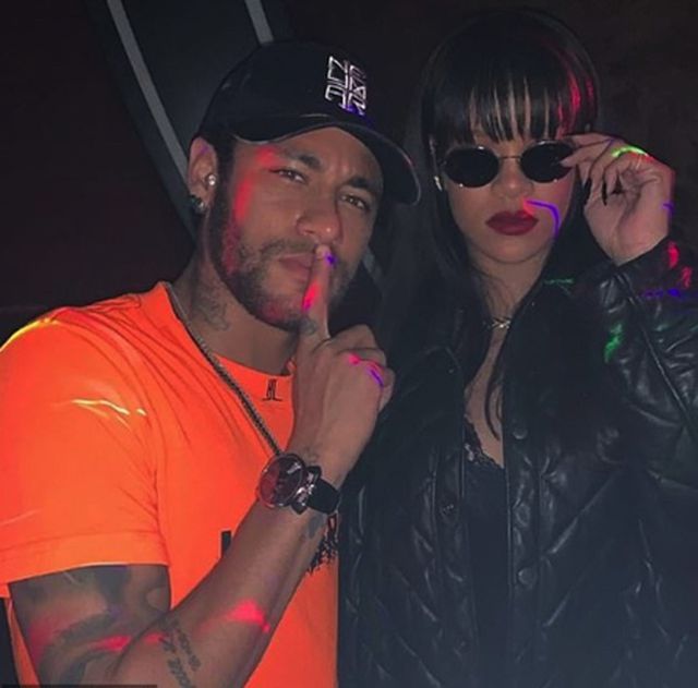 Neymar bất ngờ tạo chú ý khi tiệc tùng vui vẻ cùng ca sĩ Rihanna