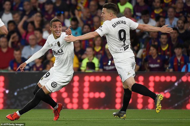 Niềm vui của Rodrigo với bàn thắng nâng tỷ số lên 2-0 ở phút 33