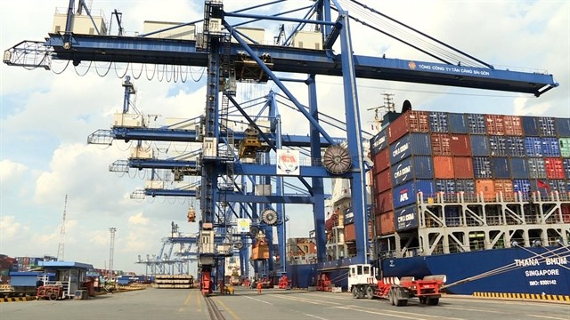 Logistics enterprises, schools work to close skills gap Logistics industry is moving to reskill the existing workforce. (Photo: VNA)