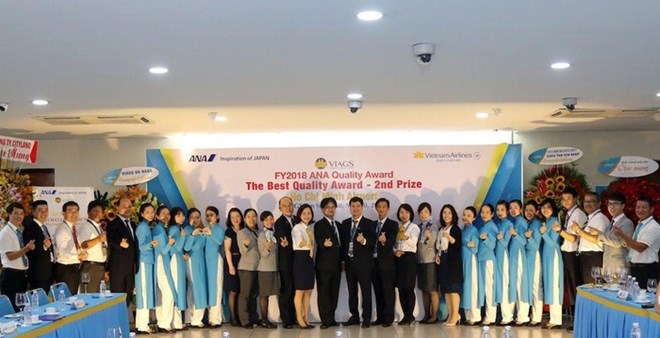 VIAGS receives the best quality award - second prize from ANA (Photo courtesy of Vietnam Airlines)