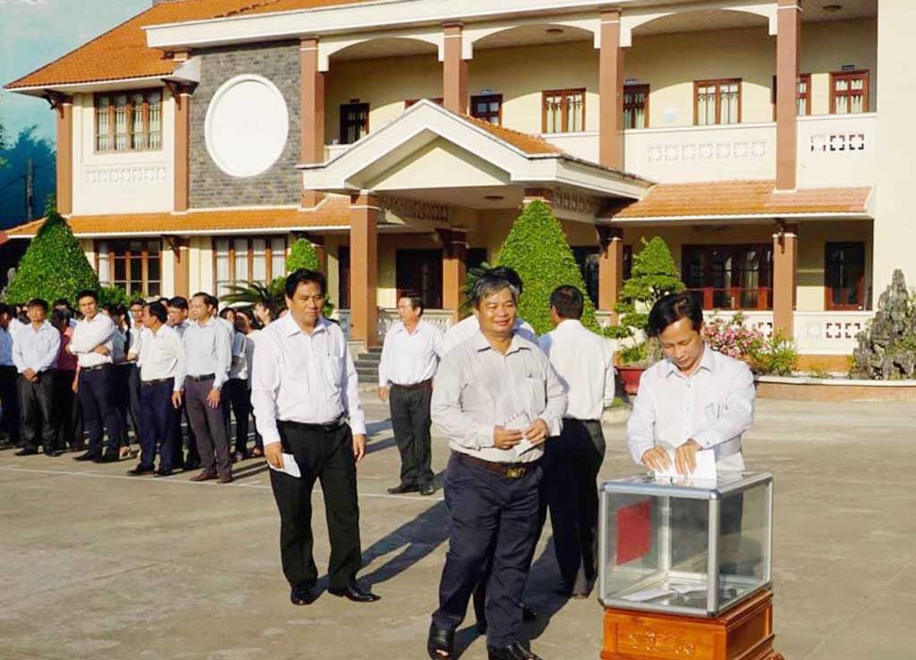Học theo gương Bác làm những điều hay