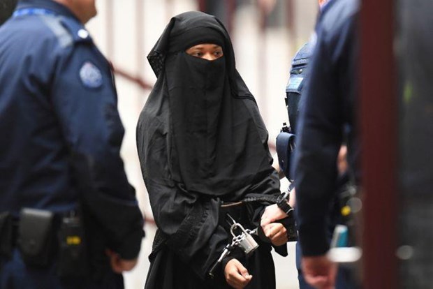 Momena Shoma bị áp giải đến Tòa án Tối cao ở Melbourne. (Nguồn: AAP)