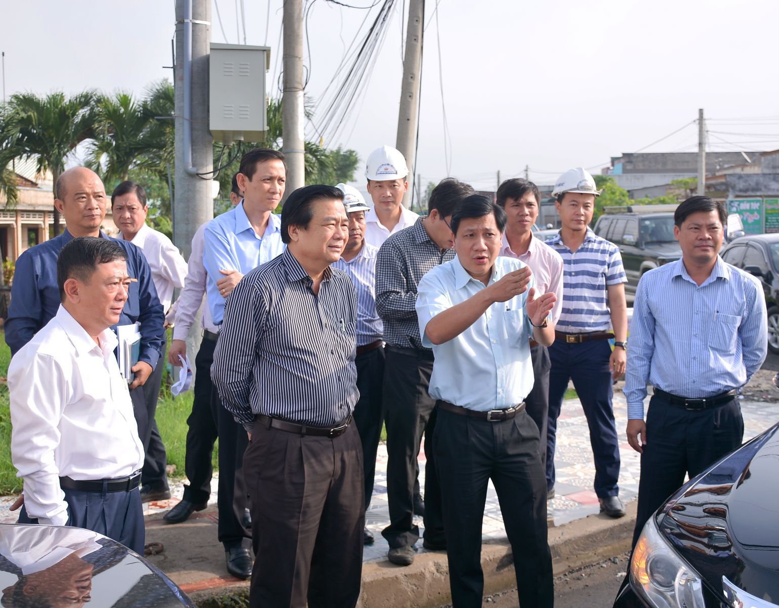 Secretary of Provincial Party Committee, Chairman of Provincial People's Council - Pham Van Ranh inspects key project of Provincial Road 830, section passing Long Dinh commune, Can Duoc district