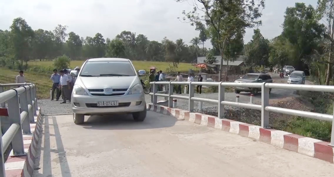 Khánh thành cầu mới và thông xe tại xã Hựu Thạnh