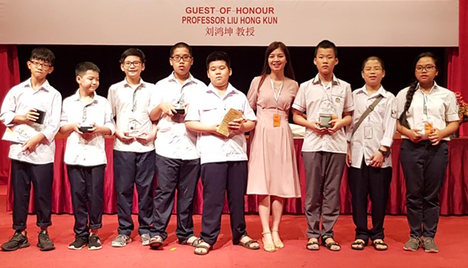 The eight-member Vietnamese team brought home five gold medals from the 2019 Asia-Pacific Mathematical Olympiad for Primary Schools (APMOPS 2019), ranked only after host Singapore. 