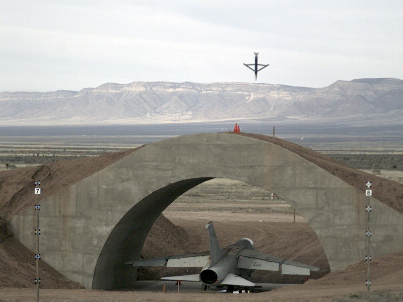 GBU-39-B tấn công hầm chứa máy bay. Nguồn: ausairpower.net