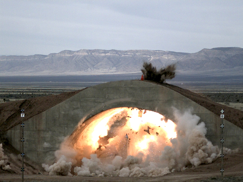 GBU-39-B phá hủy hầm chứa máy bay. Nguồn: ausairpower.net