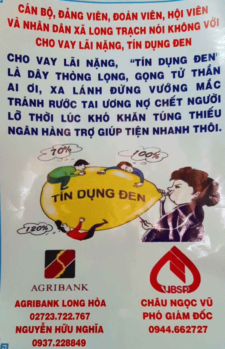 Long Trạch phát tờ bướm đến từng hộ dân, tuyên truyền nâng cao ý thức trong việc nói không với tín dụng đen